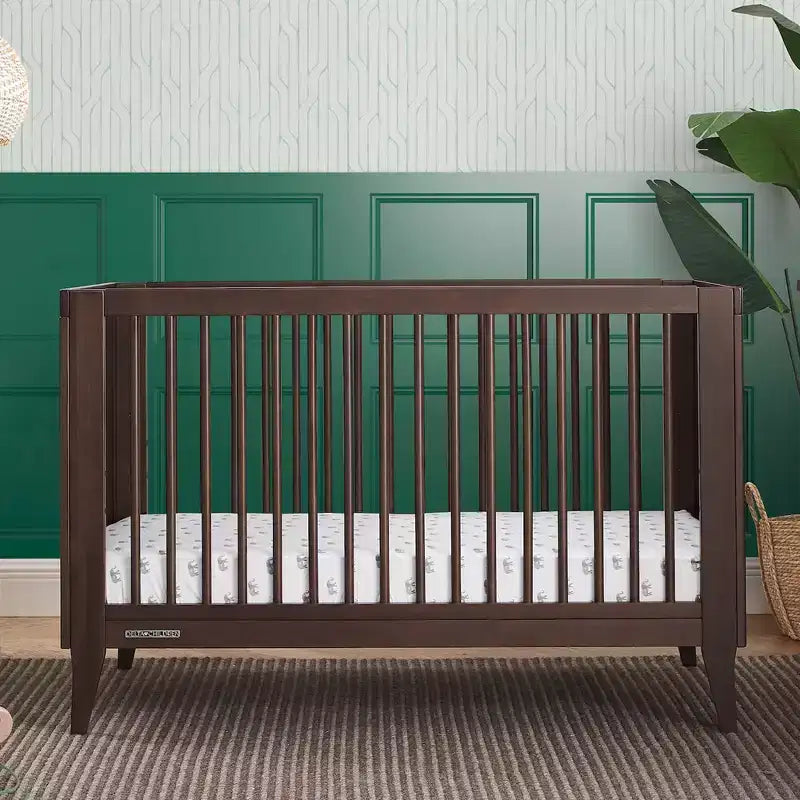 Lit de bébé convertible 4-en-1 Delta Children Ollie avec conversion en lit de jour