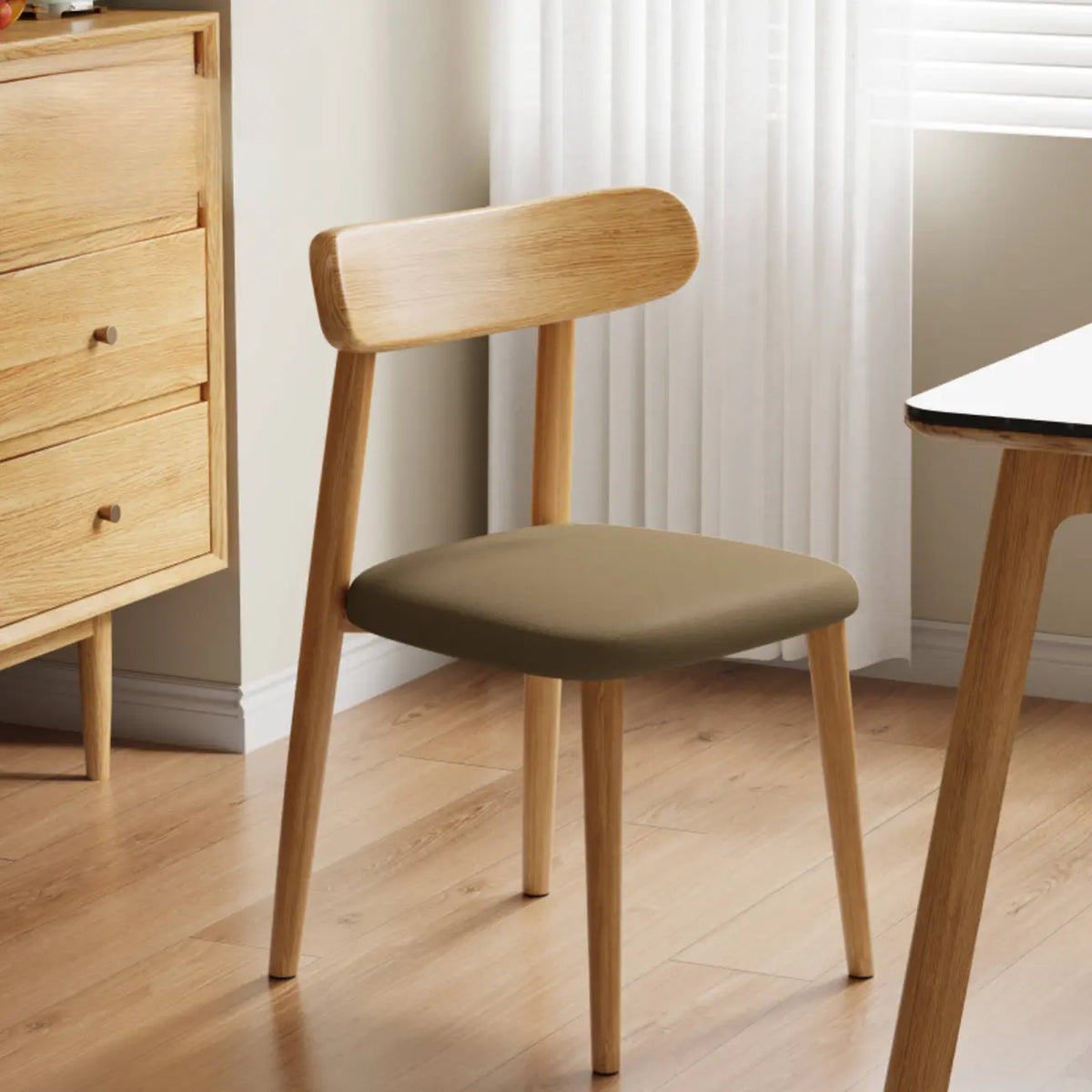 Chaise de salle à manger moderne sans accoudoirs en cuir à dossier bas