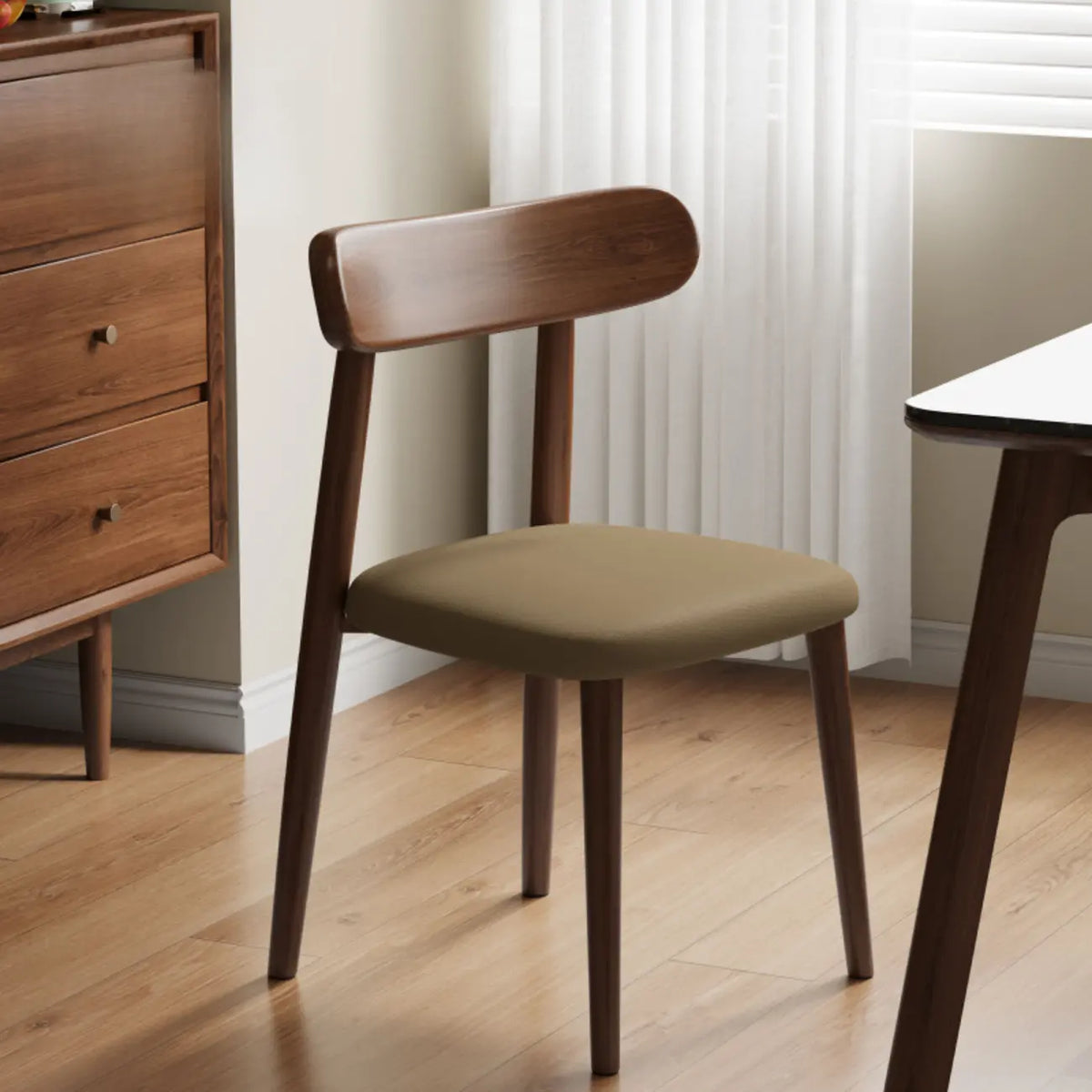Chaise de salle à manger moderne sans accoudoirs en cuir à dossier bas