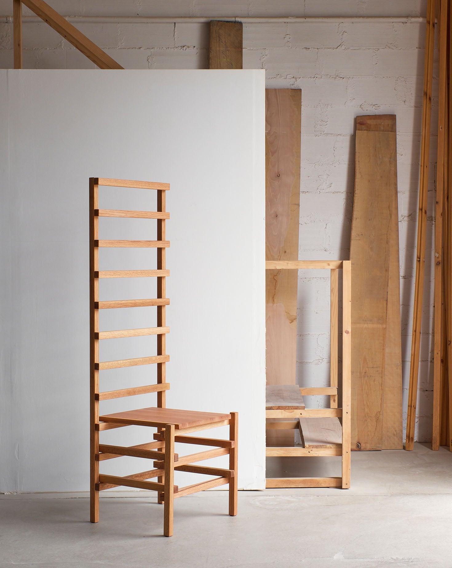 Solid Oak Natural Lacquer Ladder-Back Accent Chair