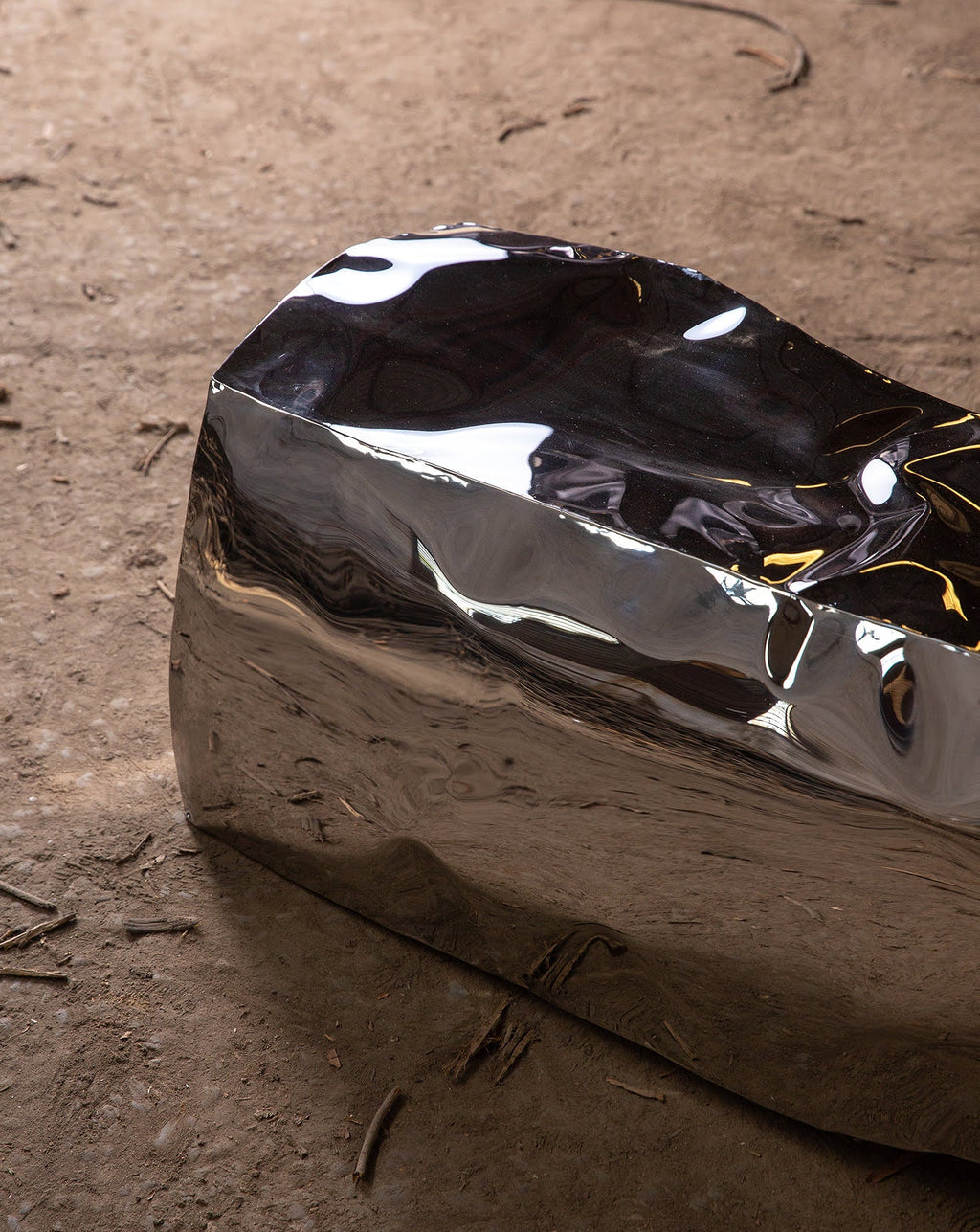 Mirror Polish Stainless Steel Monolith Bench