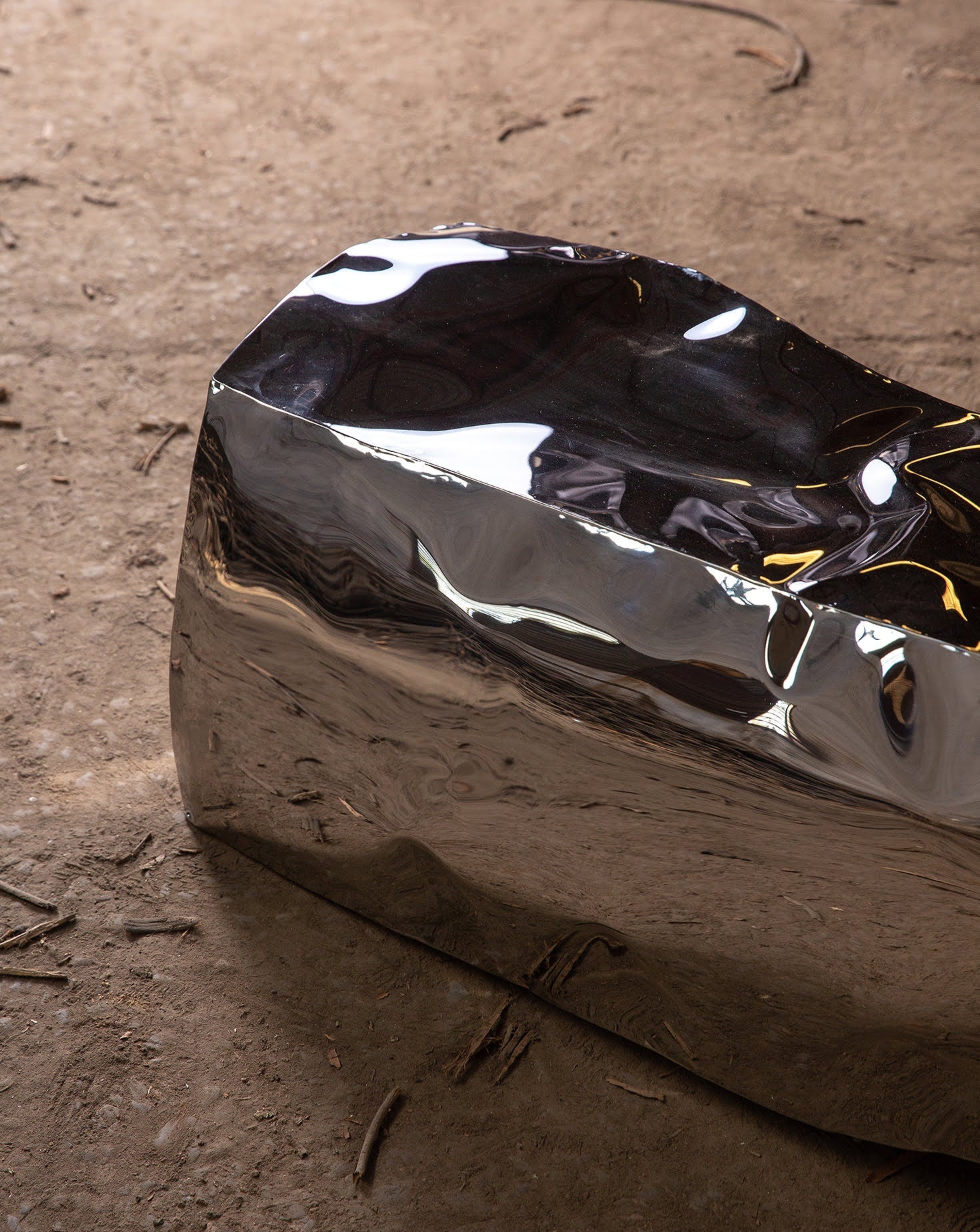 Mirror Polish Stainless Steel Monolith Bench