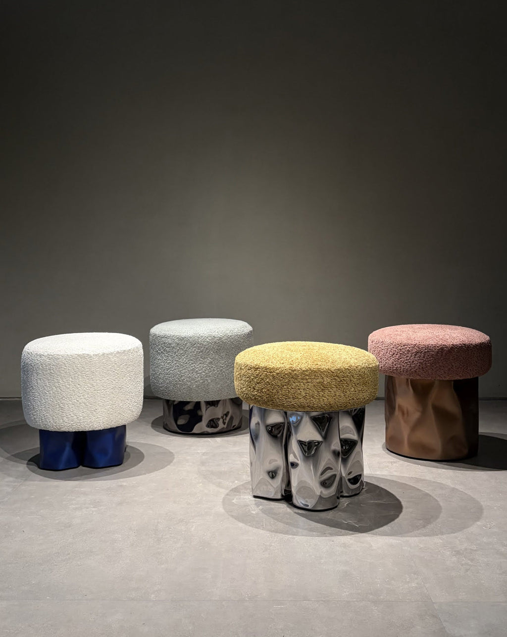 4 White Pouf