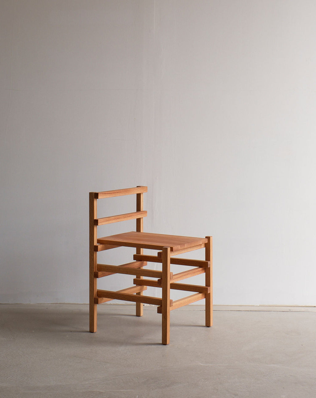 Small Oak Natural Lacquer Compact Accent Chair