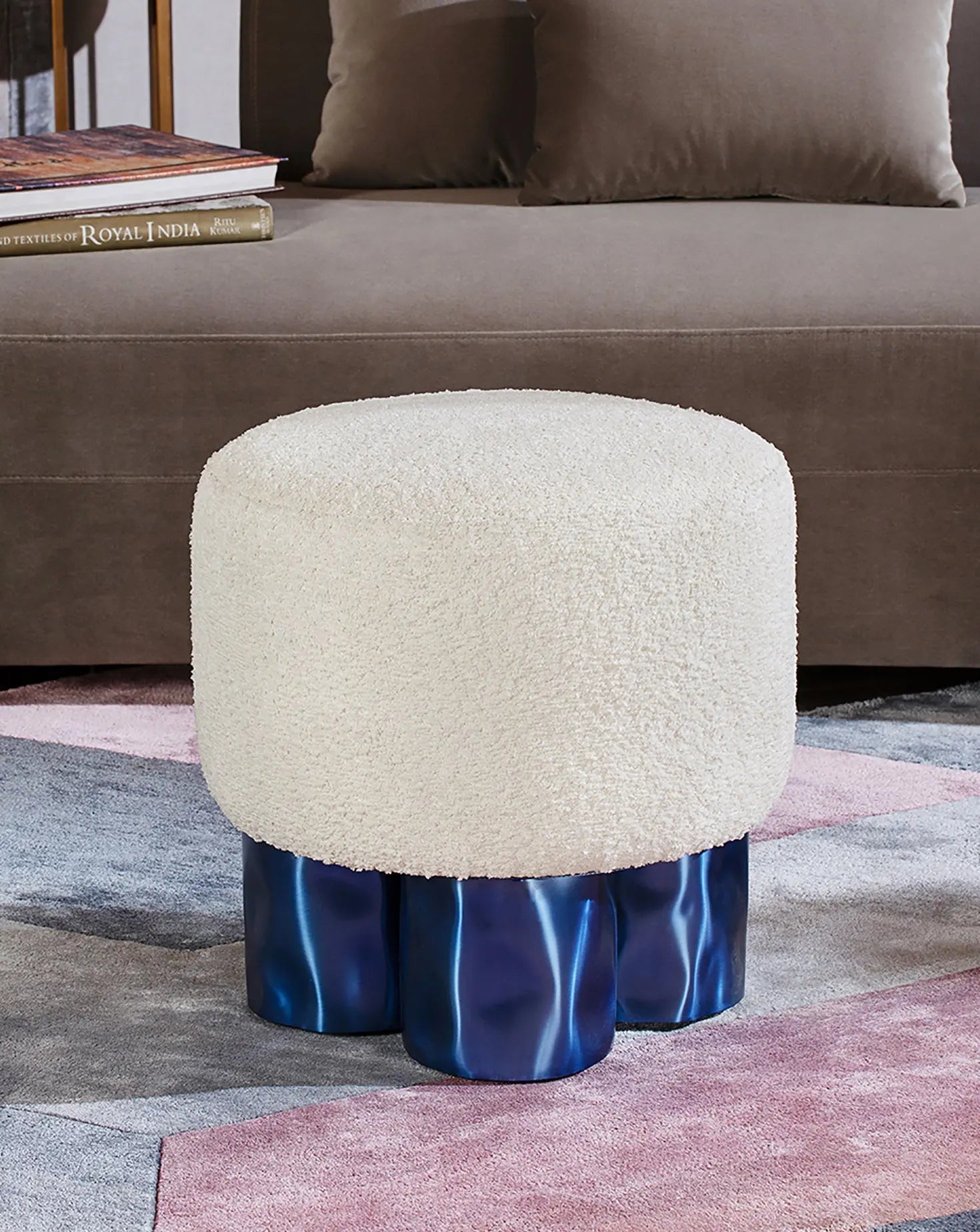 4 White Pouf
