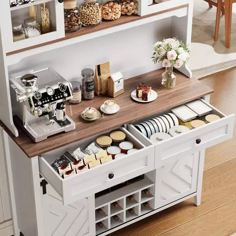 Meuble de bar de ferme 72 po avec porte coulissante de style grange Grand buffet de cuisine avec huche, station de recharge, 2 tiroirs et 8 étagères de rangement Café