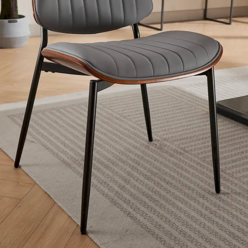 Lot de 2 chaises en similicuir avec pieds en métal