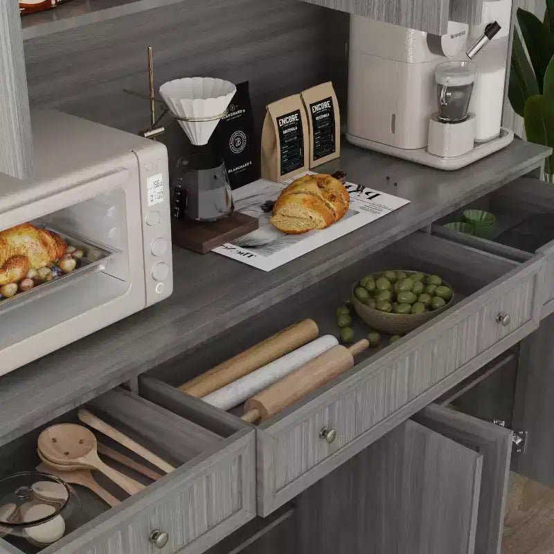 Famapy 61.2W Armoire de rangement grise Buffet Vaisselier de cuisine avec garniture de base ornée : Alliance d'élégance et d'utilité